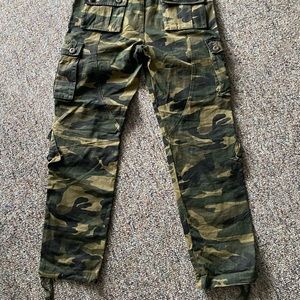 Men’s camouflage cargo pants